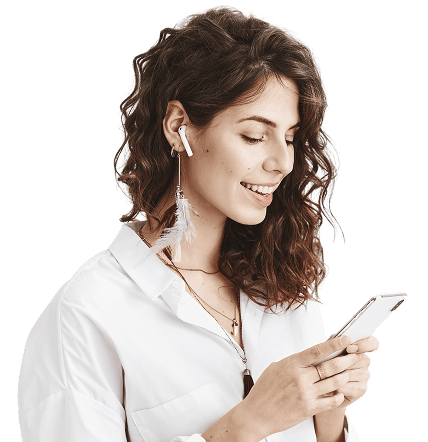 Mulher estudando para concursos com o Gran Questões.